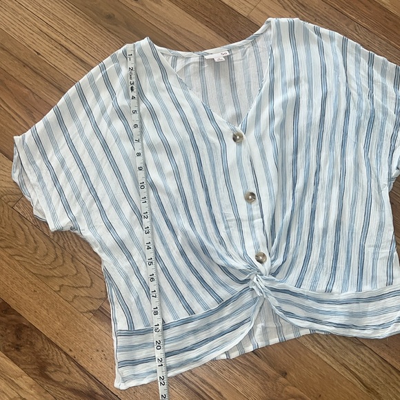 SO Striped Button Down Crop Top Size M - Picture 4 of 6
